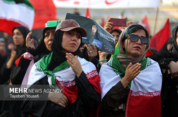 وداع با رهبر شهید انقلاب در مصلای تهران - ۱7
