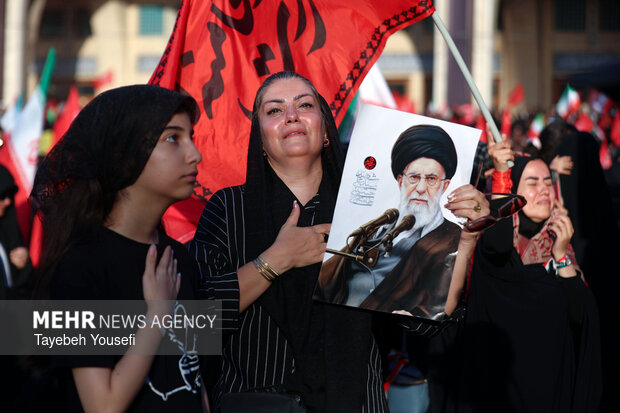 وداع با رهبر شهید انقلاب در مصلای تهران - ۱7