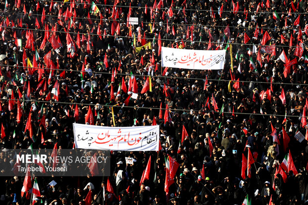 وداع با رهبر شهید انقلاب در مصلای تهران - ۱7