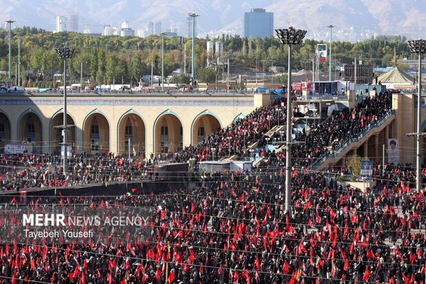 وداع با رهبر شهید انقلاب در مصلای تهران - ۱7