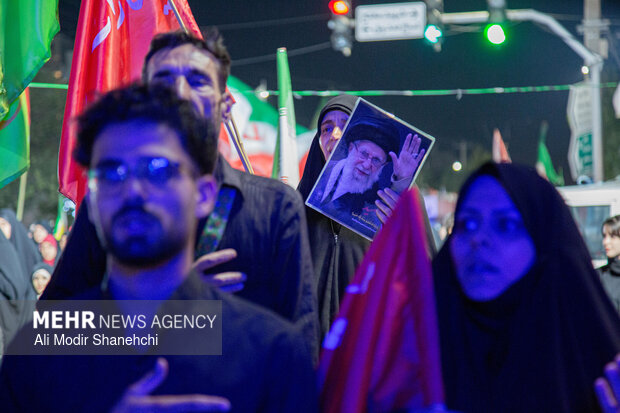 عزاداری مردم مشهد در آستانه تشییع «آقای شهید ایران»