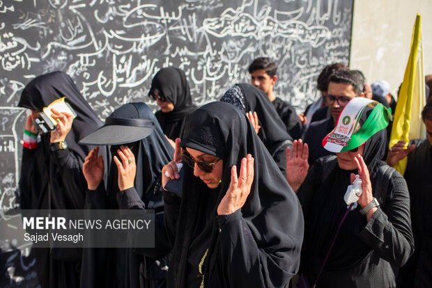 مراسم اقامه نماز بر پیکر «آقای شهید ایران»