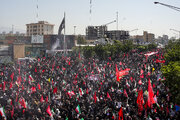 مشاركة في التشييع: أرادوا تفريق الشعب الإيراني باغتيال الامام الخامنئي لكنهم وحّدوه +الفيديو
