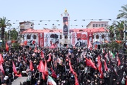 نمایی از حضور جاماندگان مراسم تشییع رهبر شهید در رشت