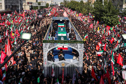 تهران بر دوش عشق