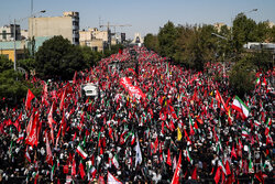 VIDEO: Father of 14-month-old martyr Zahra at Leader funeral