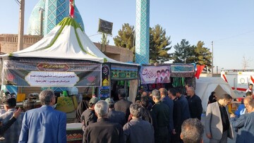 خراسان جنوبی در مسیر خدمت؛ زائران در مسیر محل تشییع رهبر شهید