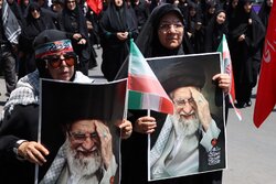 خونخواهی رهبر شهید تکلیفی ملی برای وحدت است؛ عقب‌نشینی نمی‌کنیم