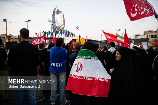 میدان انقلاب تهران پیش از آغاز مراسم تشییع «آقای شهید ایران»