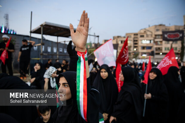 میدان انقلاب تهران پیش از آغاز مراسم تشییع «آقای شهید ایران»