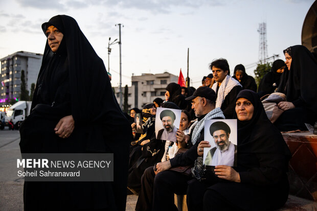 میدان انقلاب تهران پیش از آغاز مراسم تشییع «آقای شهید ایران»