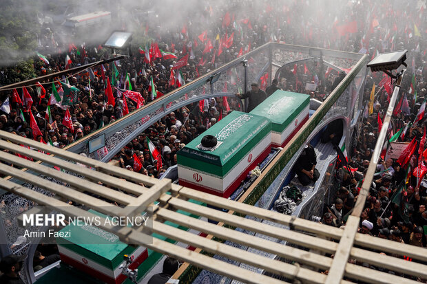 Martyred Leader’s funeral procession in Tehran
