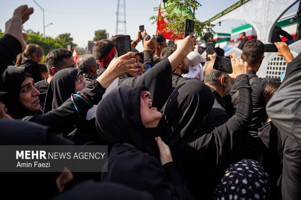 Martyred Leader’s funeral procession in Tehran
