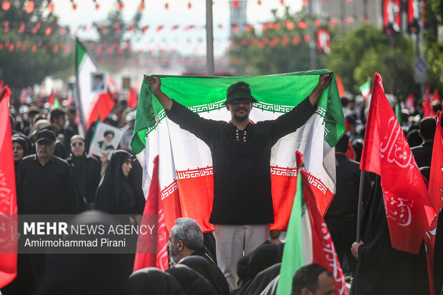 مراسم تشییع پیکر مطهر رهبر شهید انقلاب در تهران - 6