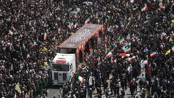 VIDEO: Convoy carrying body of martyred Leader in Tehran
