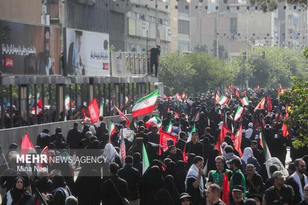 مراسم تشییع پیکر مطهر رهبر شهید انقلاب در تهران - ۲