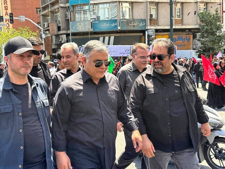 حضور وزیر نفت به‌همراه معاونانش در مراسم تشییع رهبر شهید