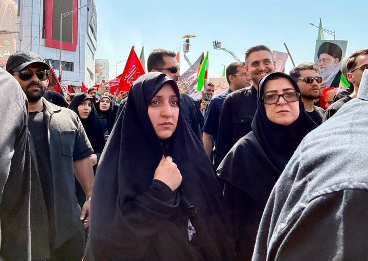 حضور معاون رئیسجمهور در امور زنان و خانواده و سخنگوی دولت در مراسم تشییع پیکر مطهر رهبر شهید انقلاب