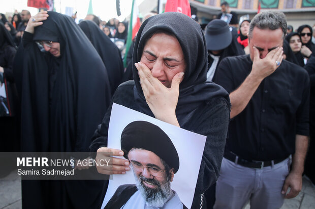 مراسم تشییع پیکر مطهر رهبر شهید انقلاب در تهران - ۸