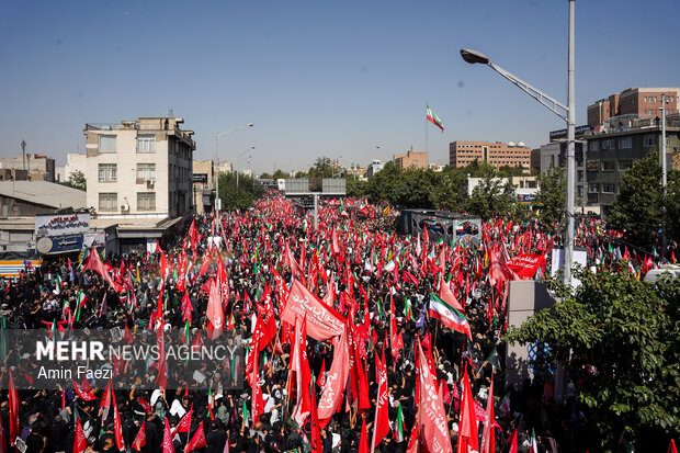 مراسم تشییع پیکر مطهر رهبر شهید انقلاب در تهران - ۳
