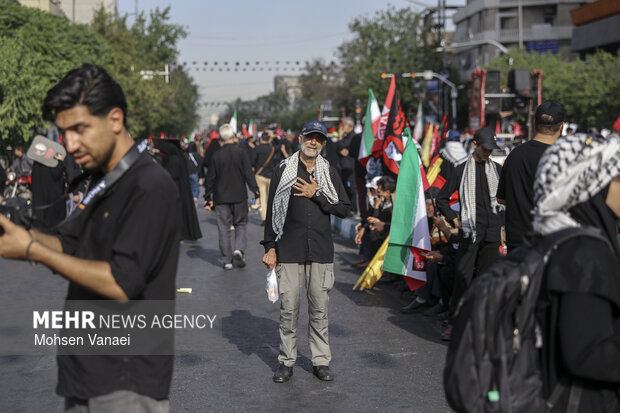 مراسم تشییع پیکر مطهر رهبر شهید انقلاب در تهران - ۹