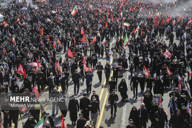 مراسم تشییع پیکر مطهر رهبر شهید انقلاب در تهران - ۹