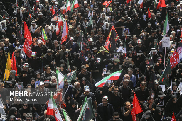 مراسم تشییع پیکر مطهر رهبر شهید انقلاب در تهران - 9
