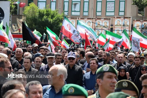 آغاز مراسم بزرگداشت رهبر شهید انقلاب با حضور گسترده مردم تبریز