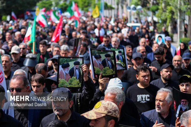 راهپیمایی جاماندگان تشییع رهبر شهید انقلاب در اردبیل