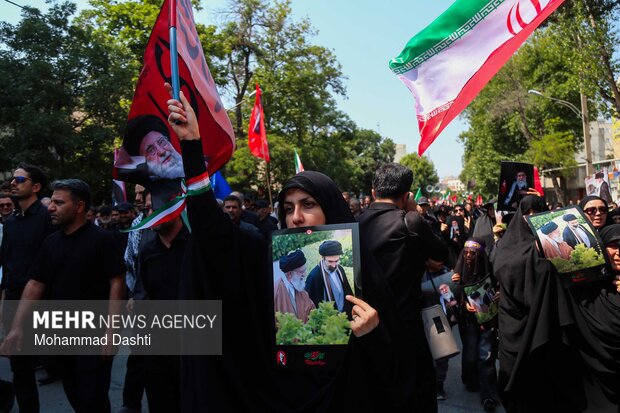 راهپیمایی جاماندگان تشییع رهبر شهید انقلاب در اردبیل