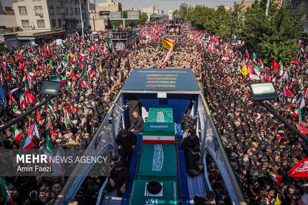 تشییع پیکر مطهر رهبر شهید انقلاب در تهران