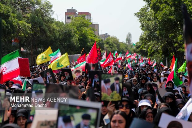 راهپیمایی جاماندگان تشییع رهبر شهید انقلاب در اردبیل