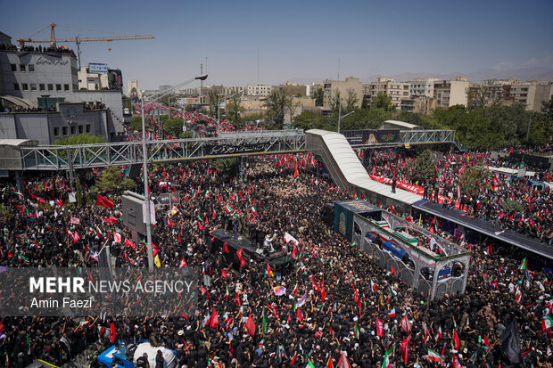 تشییع پیکر مطهر رهبر شهید انقلاب در تهران