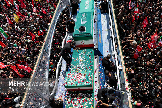 مراسم تشییع پیکر مطهر رهبر شهید انقلاب در تهران - ۱۰