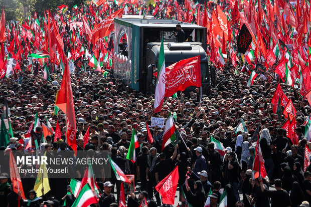 مراسم تشییع پیکر مطهر رهبر شهید انقلاب در تهران - ۱۰