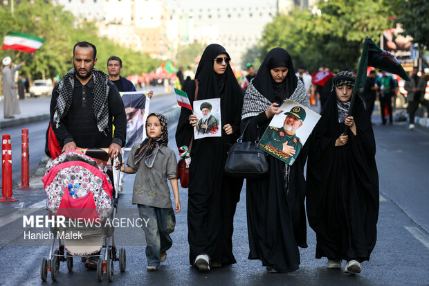 مراسم تشییع پیکر مطهر رهبر شهید انقلاب در تهران - ۱۲