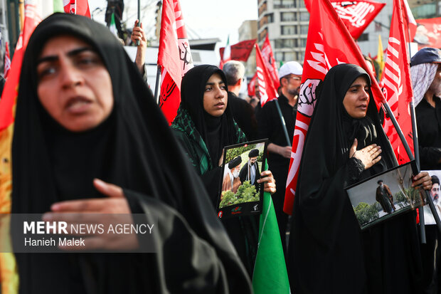 مراسم تشییع پیکر مطهر رهبر شهید انقلاب در تهران - ۱۲