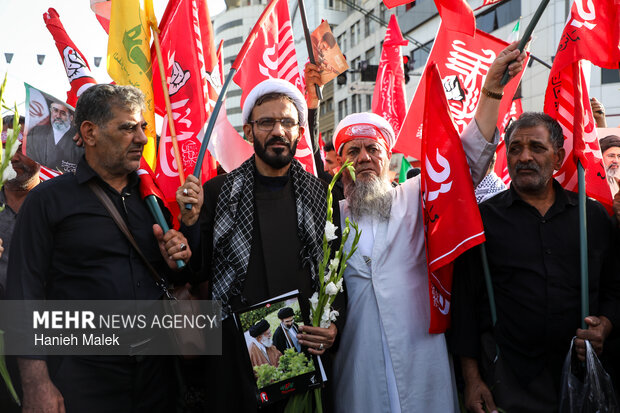 مراسم تشییع پیکر مطهر رهبر شهید انقلاب در تهران - ۱۲