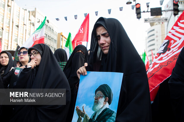 مراسم تشییع پیکر مطهر رهبر شهید انقلاب در تهران - ۱۲