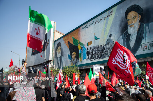 مراسم تشییع پیکر مطهر رهبر شهید انقلاب در تهران - ۱۲