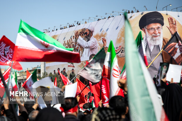 مراسم تشییع پیکر مطهر رهبر شهید انقلاب در تهران - ۱۲