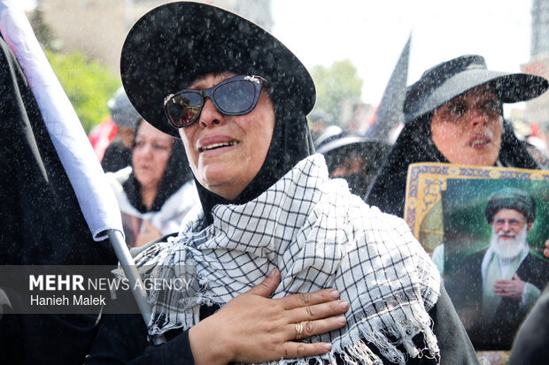 مراسم تشییع پیکر مطهر رهبر شهید انقلاب در تهران - ۱۲