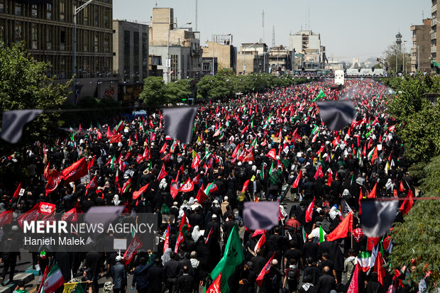 مراسم تشییع پیکر مطهر رهبر شهید انقلاب در تهران - ۱۲