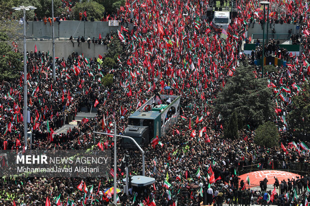 مراسم تشییع پیکر مطهر رهبر شهید انقلاب در تهران - ۷