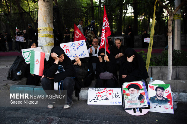 مراسم تشییع پیکر مطهر رهبر شهید انقلاب در تهران - ۱۳