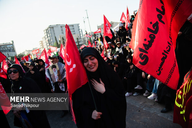 مراسم تشییع پیکر مطهر رهبر شهید انقلاب در تهران - ۱۳