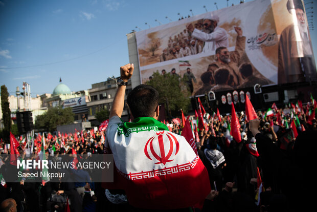 مراسم تشییع پیکر مطهر رهبر شهید انقلاب در تهران - ۱۳