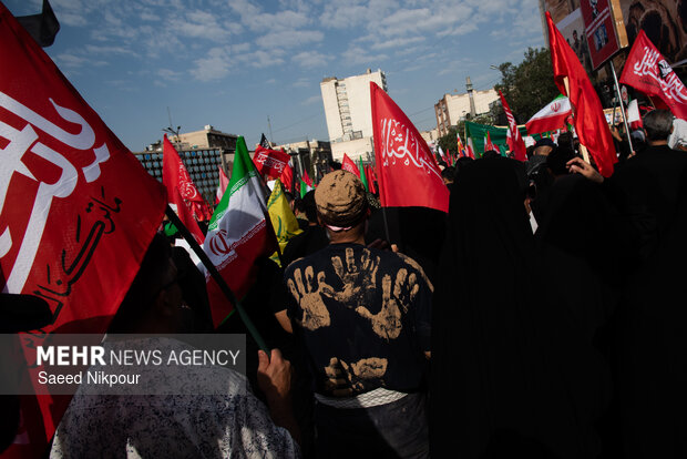 مراسم تشییع پیکر مطهر رهبر شهید انقلاب در تهران - ۱۳