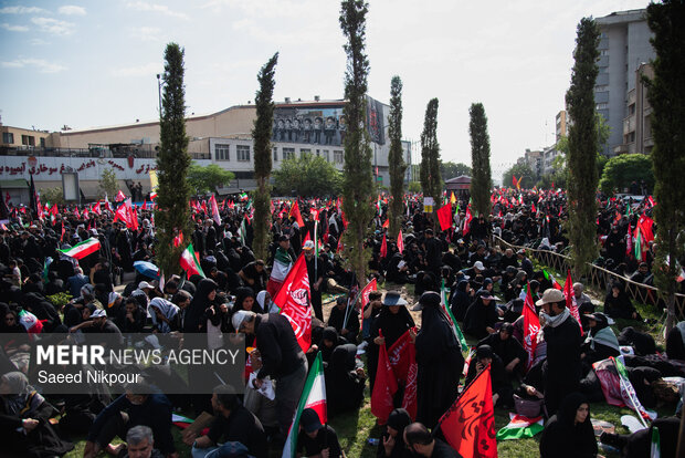 مراسم تشییع پیکر مطهر رهبر شهید انقلاب در تهران - ۱۳