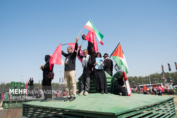 مراسم تشییع پیکر مطهر رهبر شهید انقلاب در تهران - ۱۳